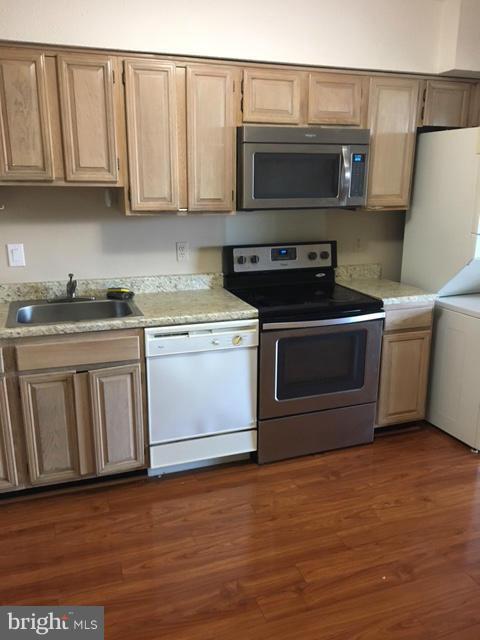 Foto principal - 3713 S George Mason Dr