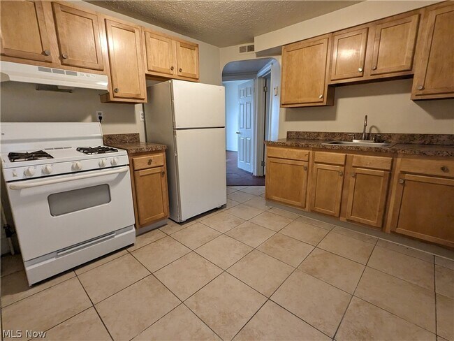 Building Photo - 15300 Waterloo Rd