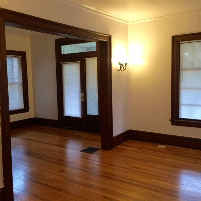 Foto del edificio - 156 E Lane Ave