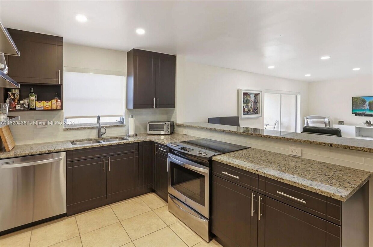 Primary Photo - 7727 SW 86th St