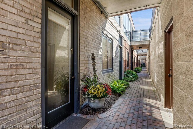 Foto del edificio - 627 W Alexandrine St