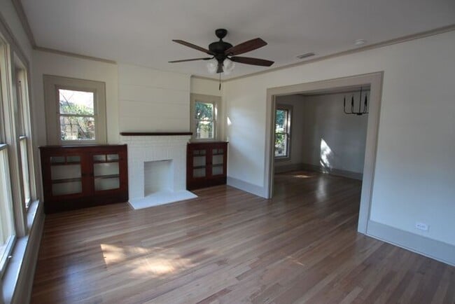 Building Photo - Beautifully Remodeled 1 Bed 1 Bath In Tyle...