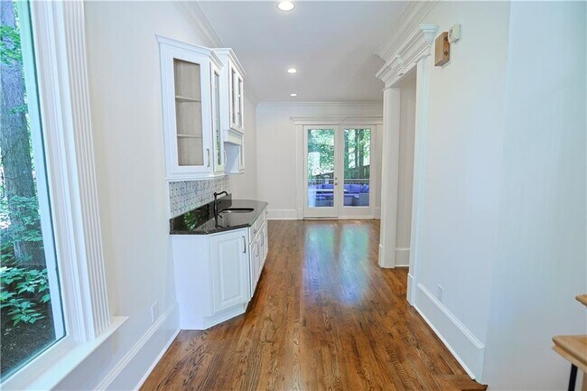 Foto del edificio - 1296 Lenox Park Blvd NE