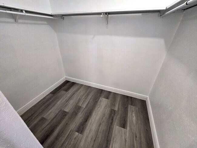 Foto del edificio - Large Two bedrooms with a cover patio