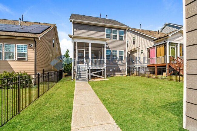 Foto del edificio - Beautiful 4-Bed Home with Gourmet Kitchen, Screened Porch & Fenced Yard – Near I-540 in Apex