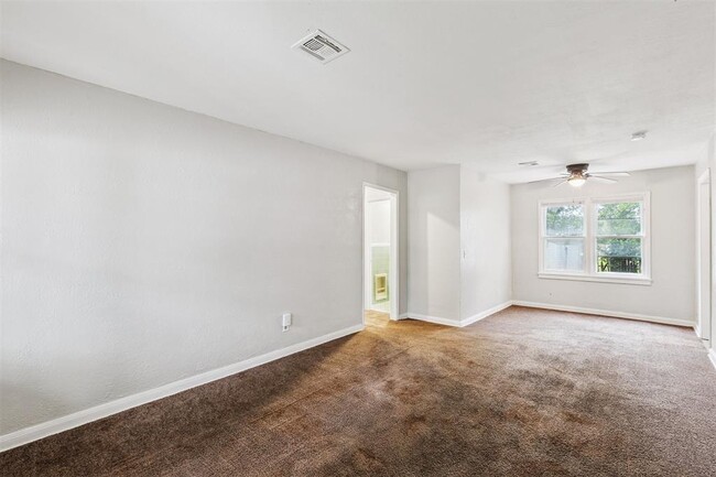 Building Photo - 306 W Mimosa Dr
