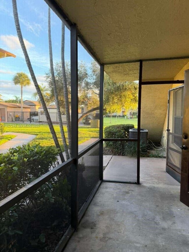 Foto del edificio - 10020 Winding Lake Rd