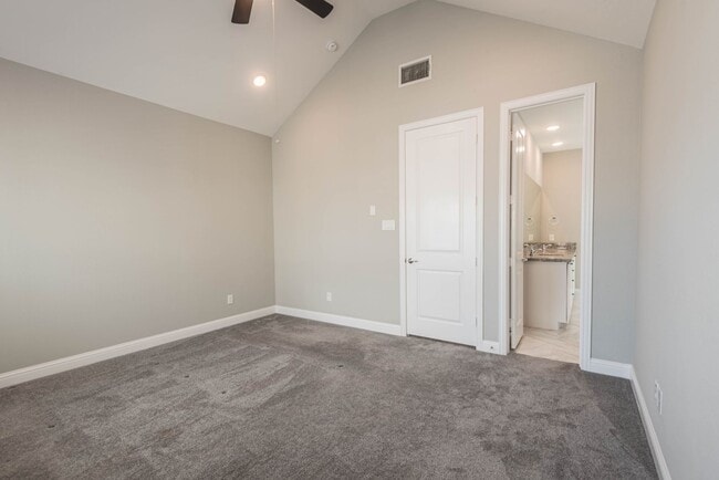 Building Photo - 5431 Camaguey St