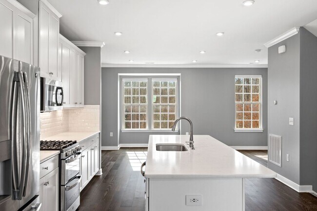 Building Photo - Available Now! Gorgeous, Like New 4 Bed, 4...