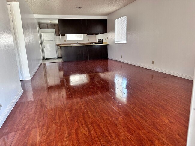 Building Photo - Upstairs unit, 2 bedrooms, 2 bathrooms, ne...
