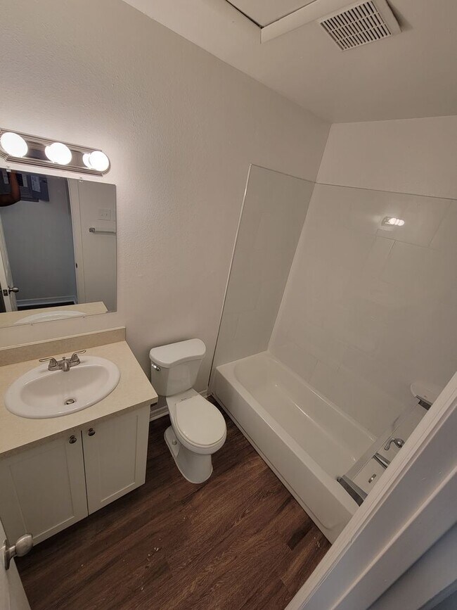 Foto del edificio - 1 BEDROOM 1 BATH SUITE