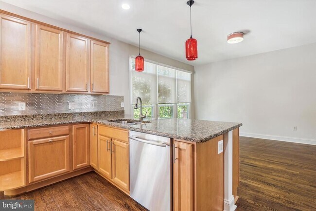 Foto del edificio - 1596 N Colonial Terrace