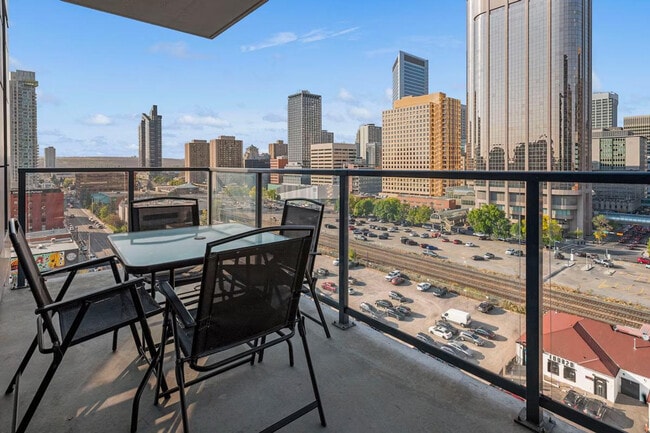 Building Photo - 1010-1016 6 St SW