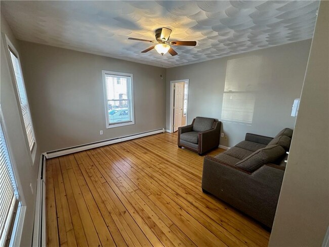 Foto del edificio - 35 Yates St