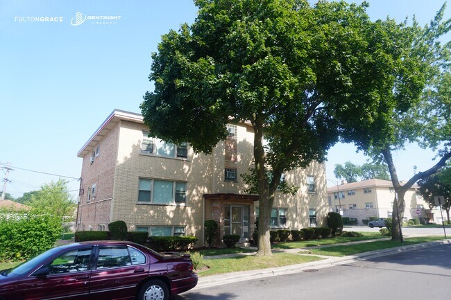 Building Photo - 5443 N Sayre Ave