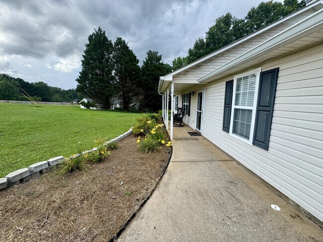 Building Photo - 2237 Ross Ln