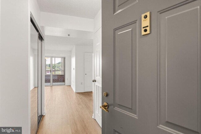 Foto del edificio - 2151 Jamieson Ave
