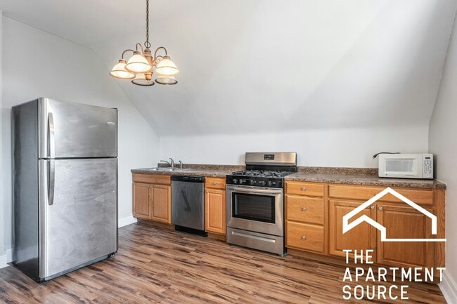 Photo - 2834 W Dickens Ave Apartment