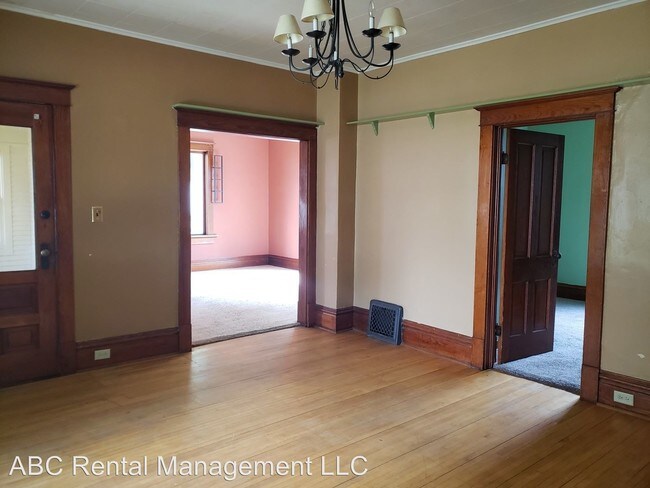 Building Photo - 2 br, 1 bath Apartment - 902 S 4th Ave