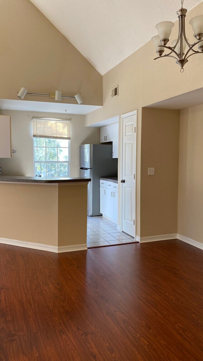 Sala de estar / Cocina - 6352 Raleigh St