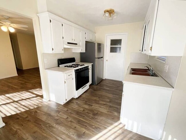 Foto del edificio - 644 Woodland Way