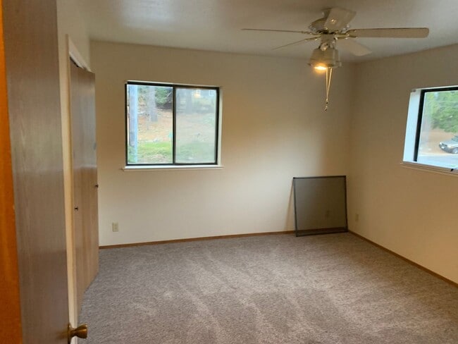 Foto del edificio - What a deal!! Newer Paint And Flooring!!! ...