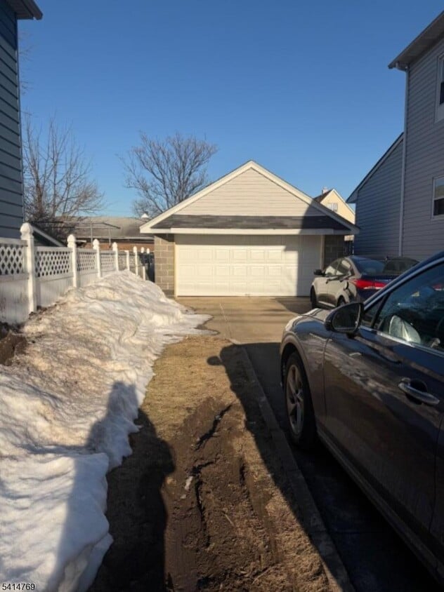 Building Photo - 182 Pierre Ave