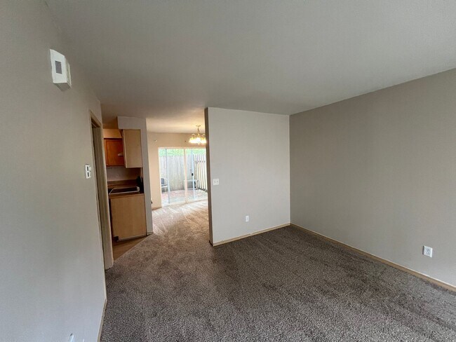 Building Photo - 796