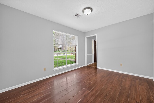Building Photo - 5703 Green Timbers Dr