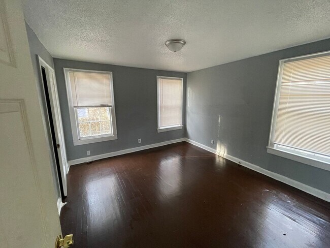 Building Photo - 5212 Sussex Ave