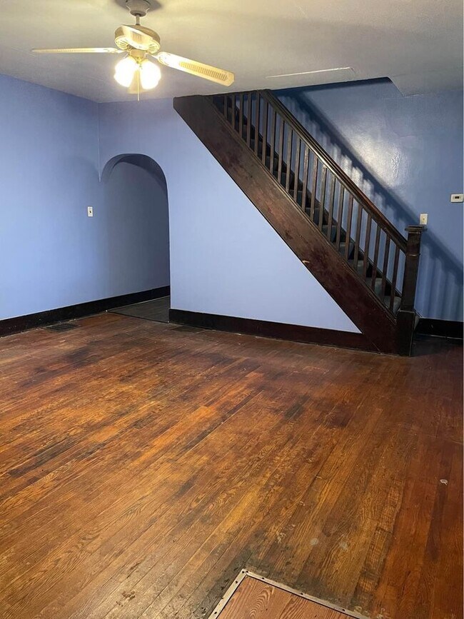 Living Room - 703 S L St