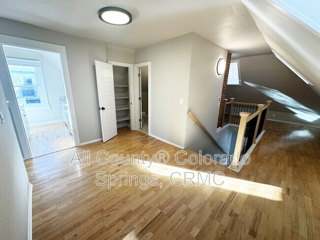 Foto del edificio - 330 E Cache La Poudre St