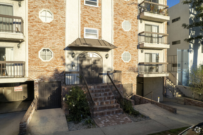 Building Photo - 1750 N Harvard Blvd