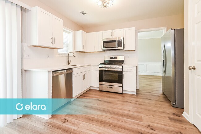 Building Photo - 2250 Winthrope Way Dr