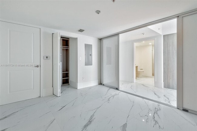 Foto del edificio - 400 Sunny Isles Blvd