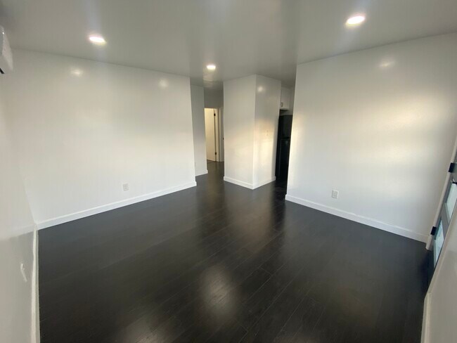 Building Photo - 212 N Vendome St