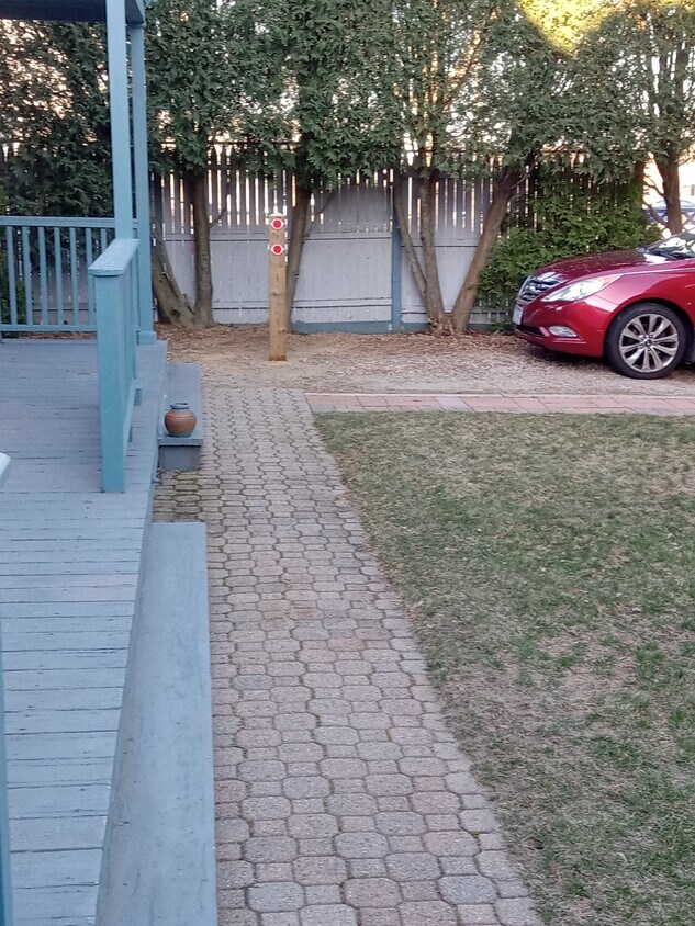 Pasarela y zona de aparcamiento - 21 Morse Ave