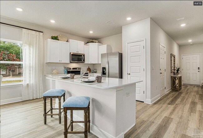 Foto del edificio - 9012 Golden Eye Dr