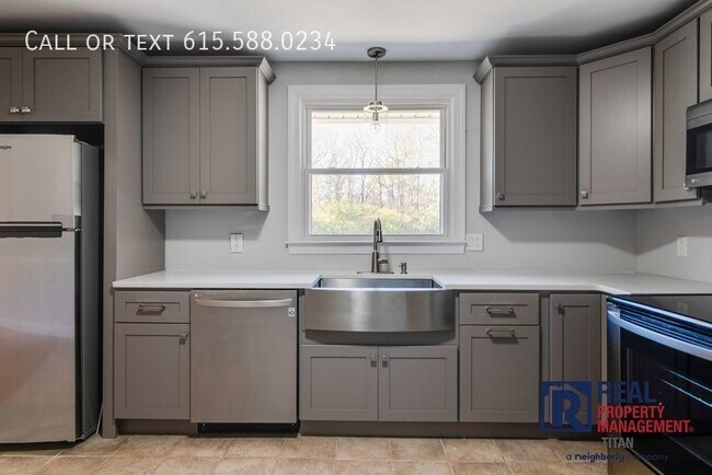 Foto del edificio - NEW PRICE! Location, Convenience and Room ...