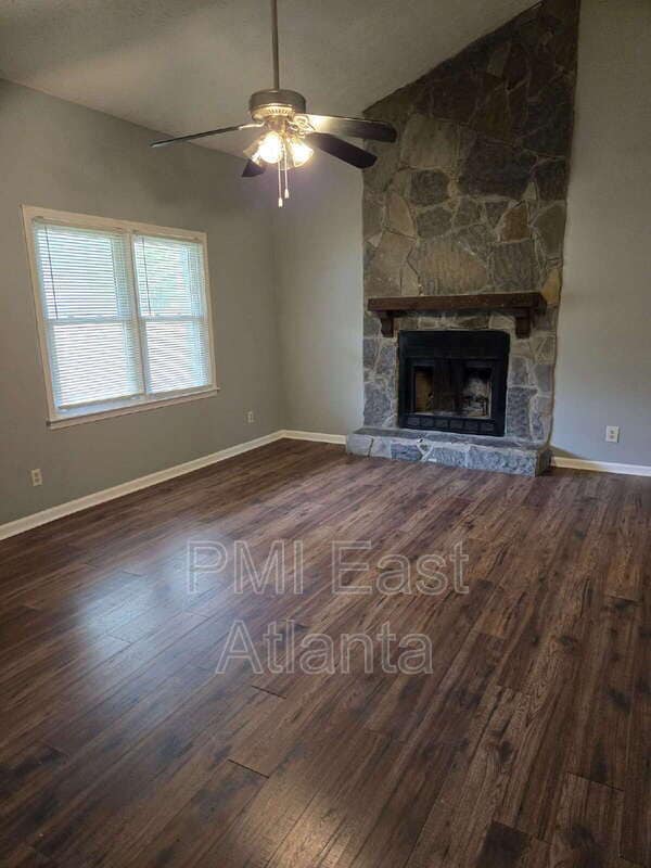 Photo - 804 Navajo Ct SE House