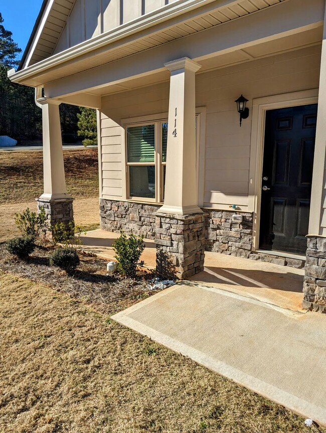 Foto del edificio - *Rent Special* Gorgeous Newer Constuction ...