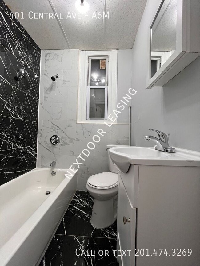 Building Photo - 401 Central Ave