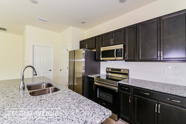 Foto del edificio - 1654 Russellville St