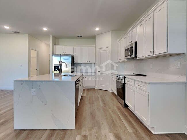 Building Photo - 11614 Hillside Dr