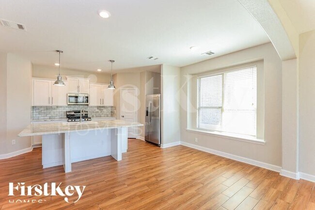 Building Photo - 5926 Akin Elm