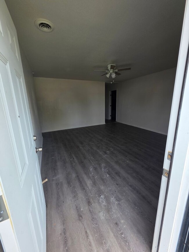 Building Photo - 716 St Martin Dr