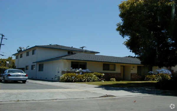 Building Photo - 1610 Ottawa Ct
