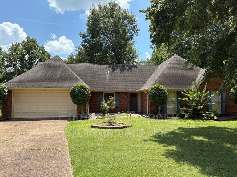 Primary Photo - 433 Spruce Glen Dr