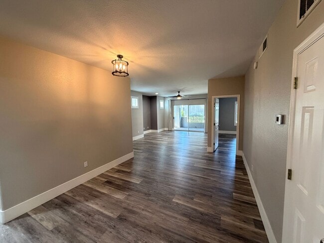 Building Photo - 7401 W Arrowhead Clubhouse Dr