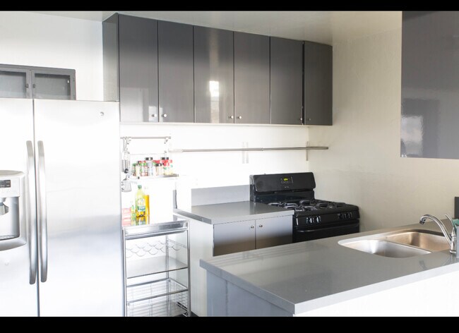 Building Photo - 622 Westmount Dr